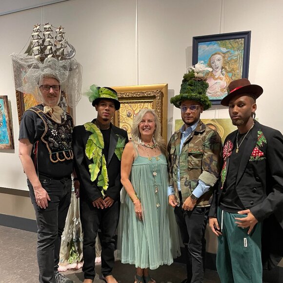 Meet your Posher, Elizabeth - Picture 4 of 16